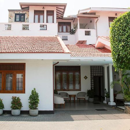 Suriya Arana Bed & Breakfast Негомбо Екстериор снимка