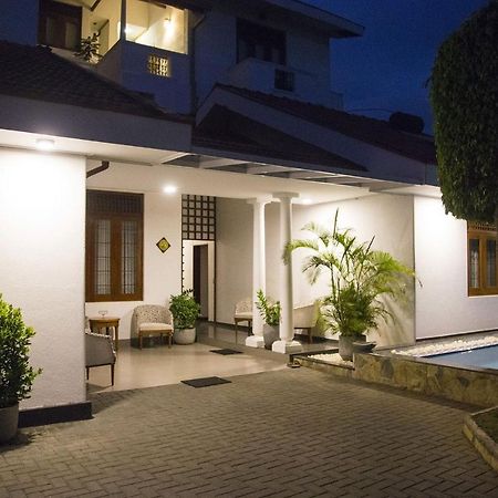 Suriya Arana Bed & Breakfast Негомбо Екстериор снимка