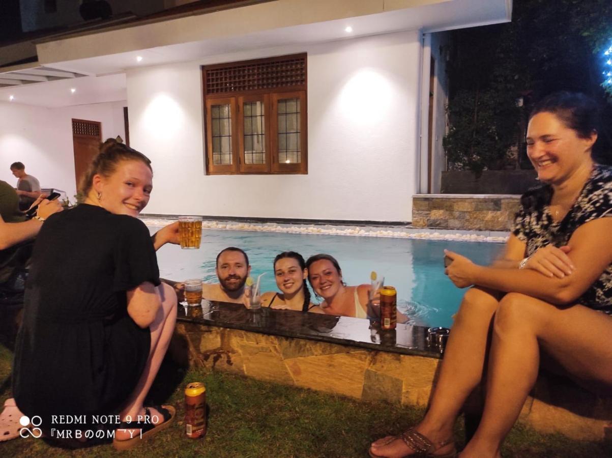 Suriya Arana Bed & Breakfast Негомбо Екстериор снимка