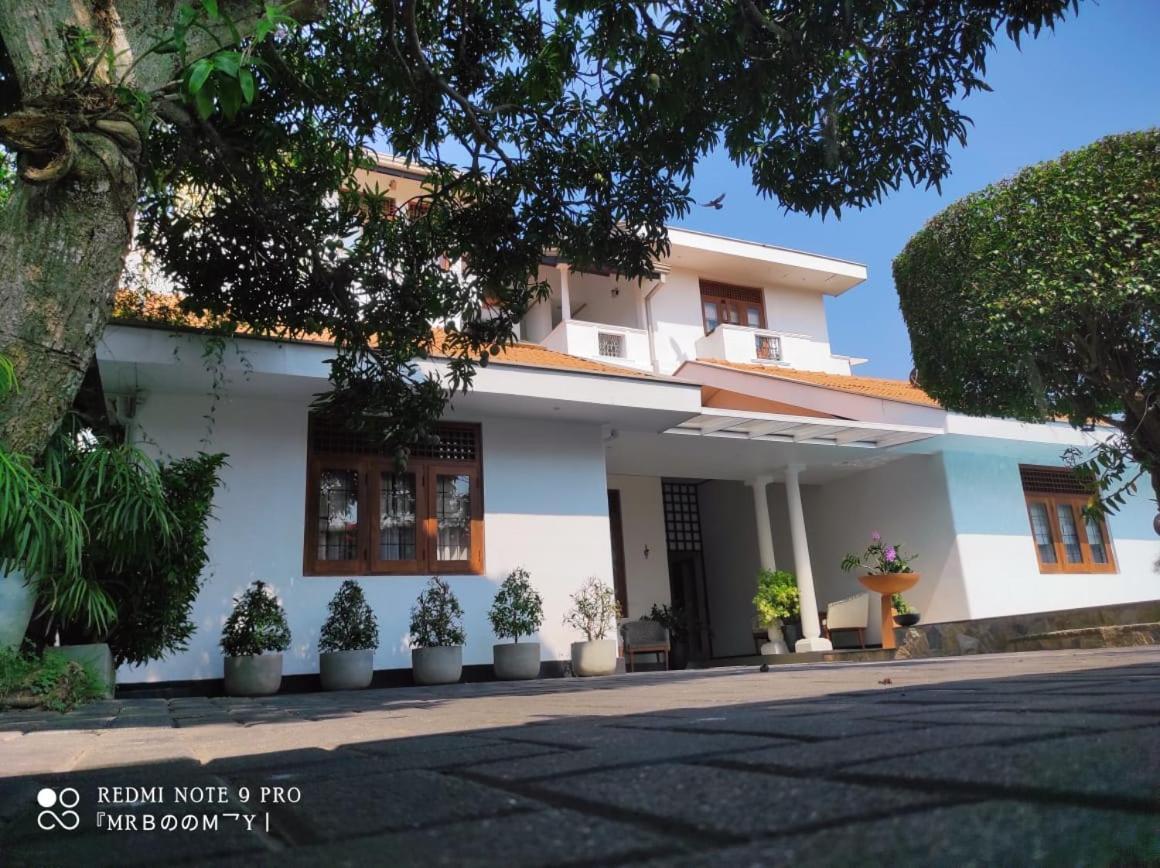 Suriya Arana Bed & Breakfast Негомбо Екстериор снимка