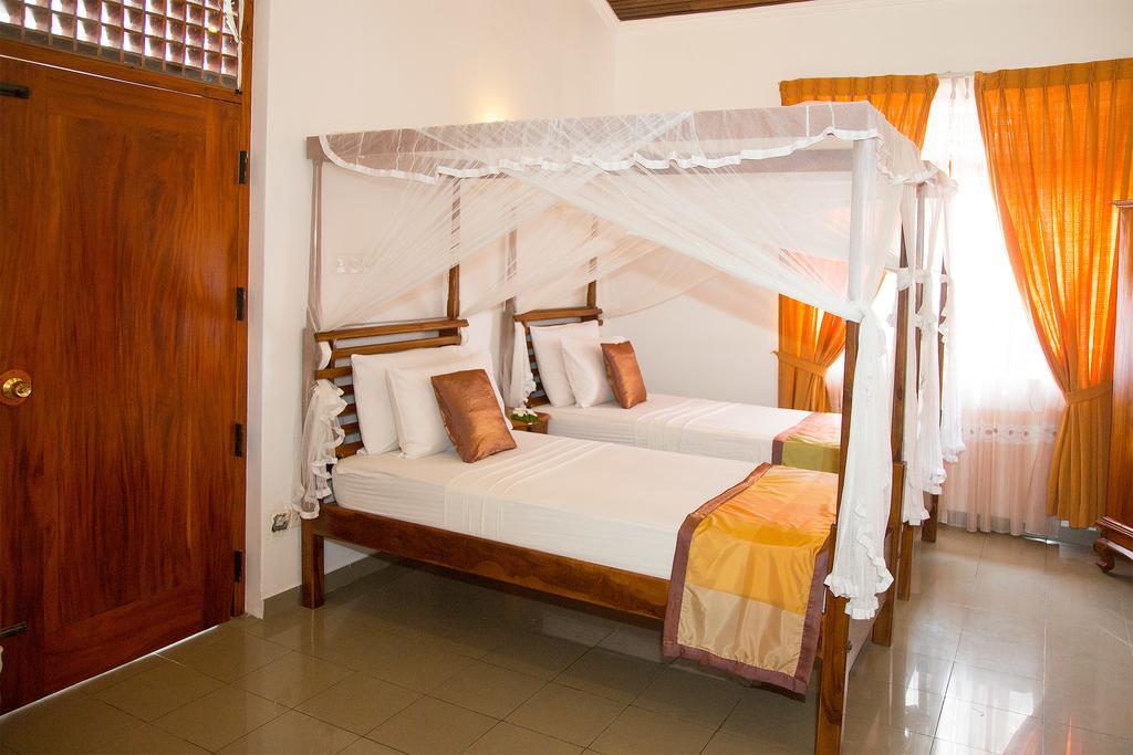 Suriya Arana Bed & Breakfast Негомбо Екстериор снимка