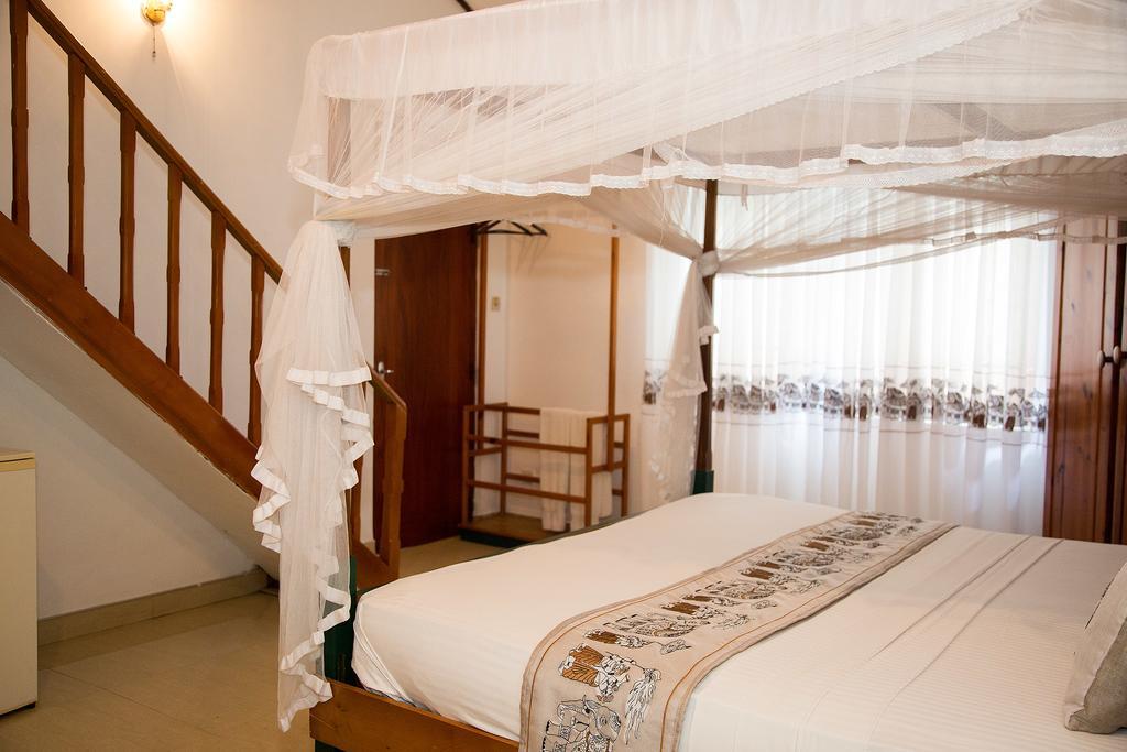 Suriya Arana Bed & Breakfast Негомбо Екстериор снимка
