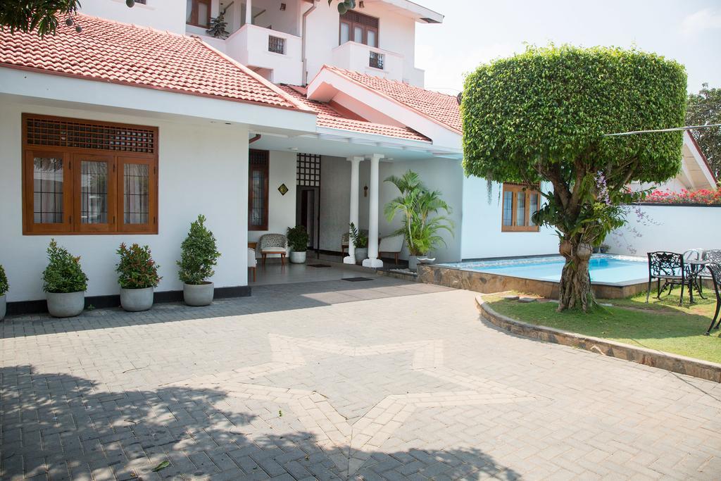Suriya Arana Bed & Breakfast Негомбо Екстериор снимка