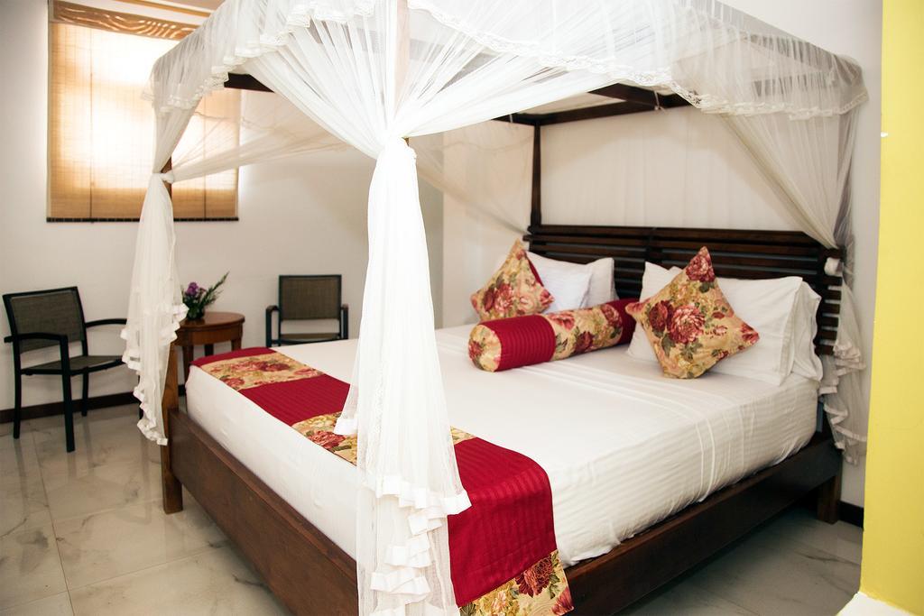 Suriya Arana Bed & Breakfast Негомбо Екстериор снимка