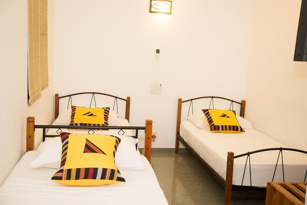 Suriya Arana Bed & Breakfast Негомбо Екстериор снимка