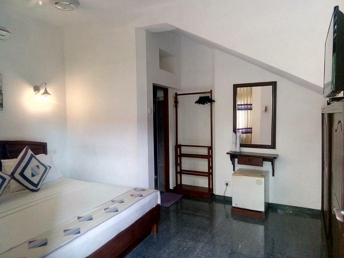 Suriya Arana Bed & Breakfast Негомбо Екстериор снимка