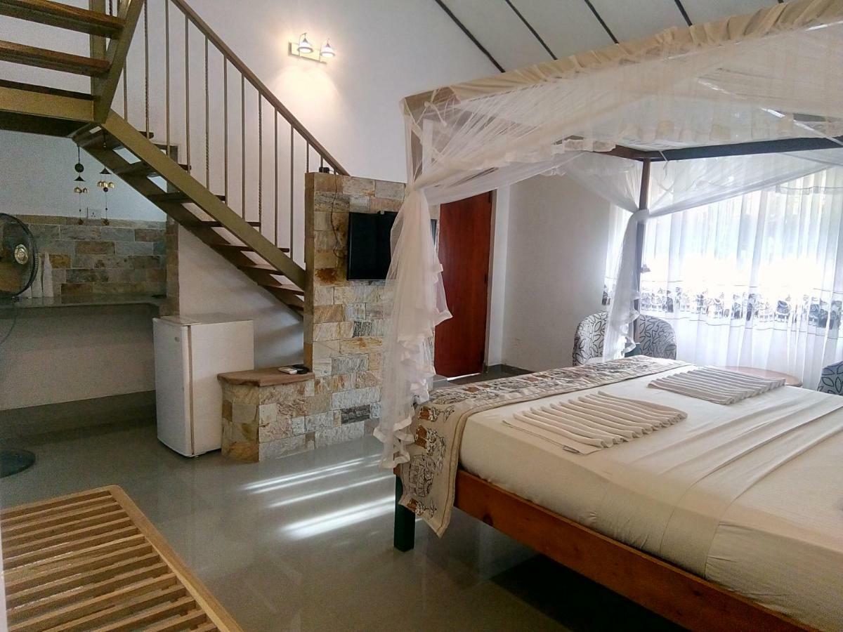 Suriya Arana Bed & Breakfast Негомбо Екстериор снимка